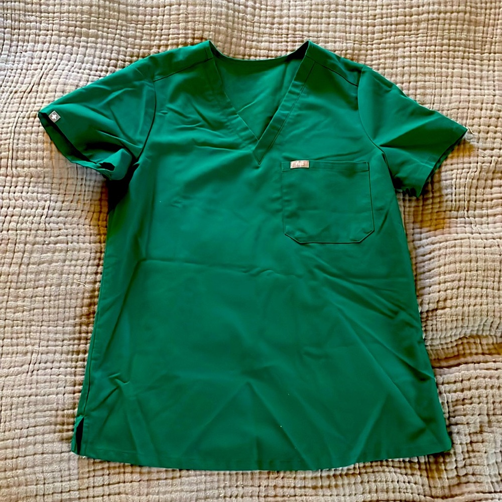 Figs: Catarina 1 pocket scrub top